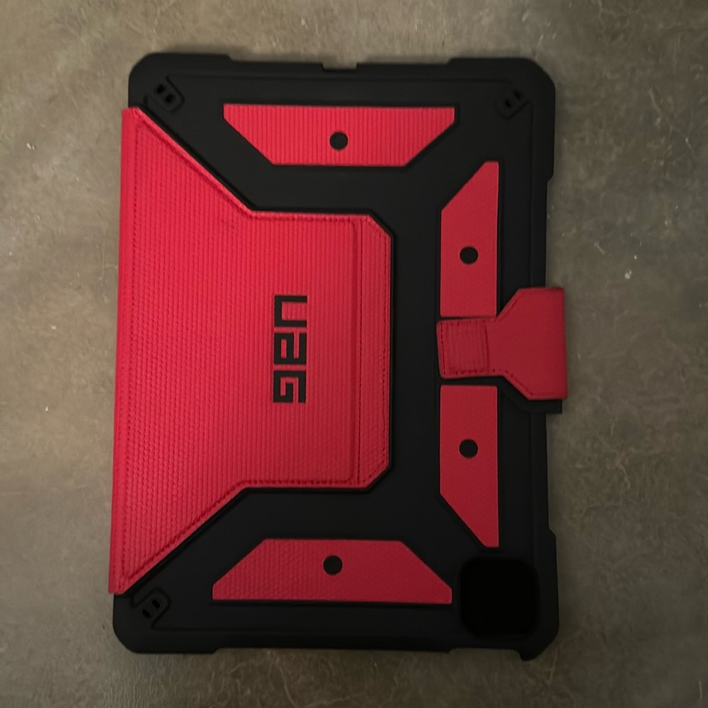 like new uag ipad air case! small mark pictured in 3rd.